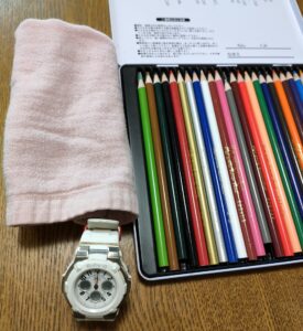 色鉛筆と時計