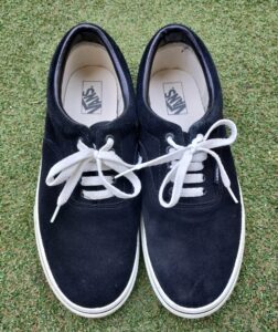 VANSエラ正面